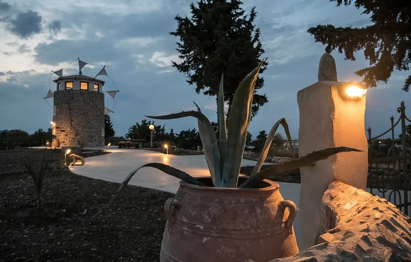 Milos Maison - Image 1