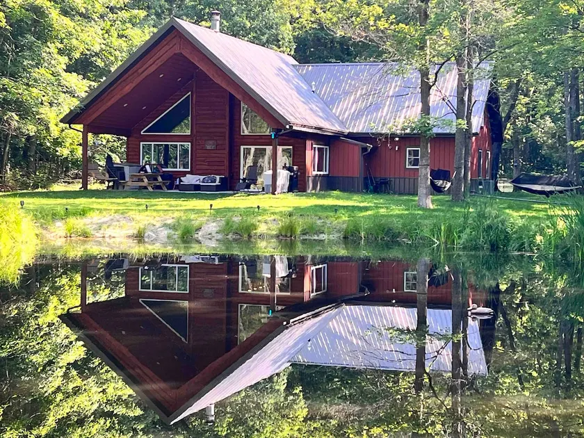Peaceful cabin on the pond in the woods Hatfield - Image 1