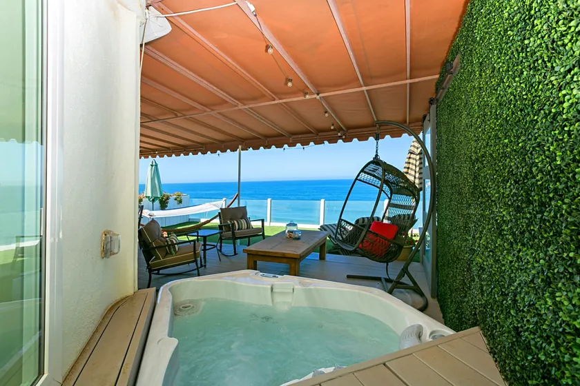 DIN OCEANFRONT STRAND HOUZ - Image 1