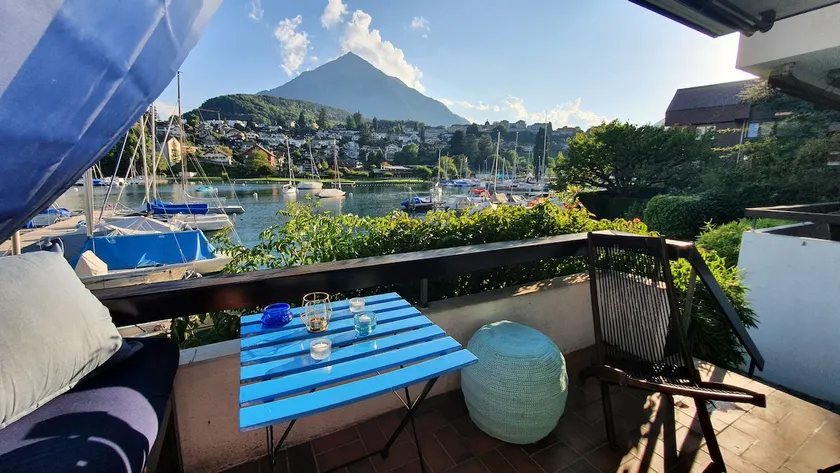 ★ Lakeside with Mountain View ★ Private Parking ★ - Image 1