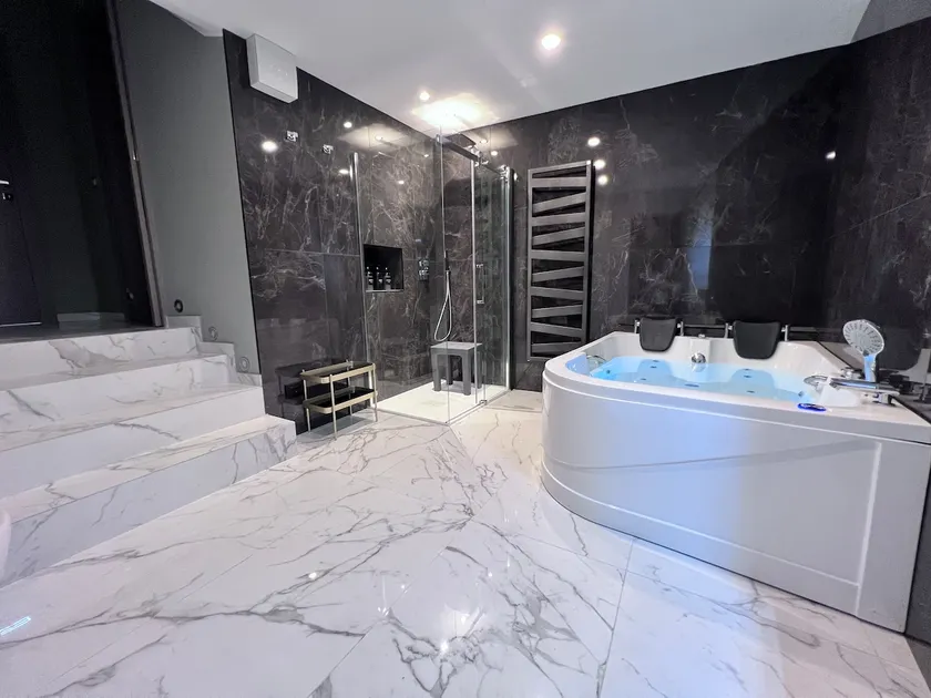 Le Porte luxury apartment - Image 1