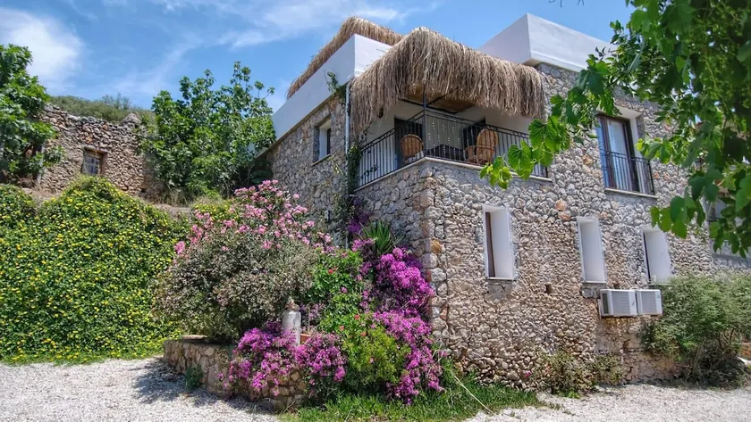 Renovated Farmhouse with private roof pool - Image 1