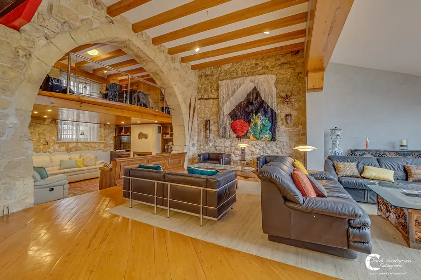 16th Century Home Surrounded by Vineyards - Image 1