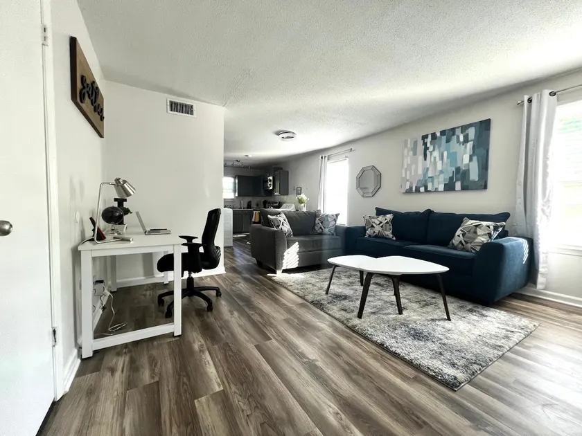 Studio @ Park Lake - Image 1