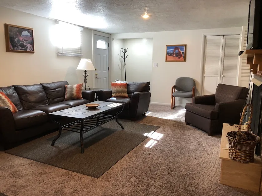5 miles to Big Cottonwood Canyon! Basement apt. - Image 1