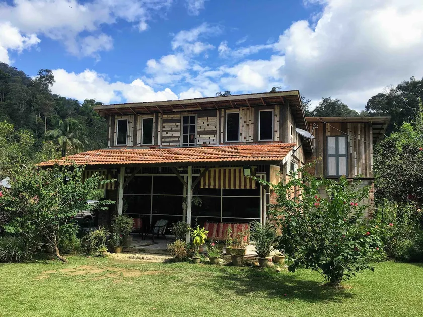 Nurin Cottage: Rustic Charm in a Green Oasis - Image 1