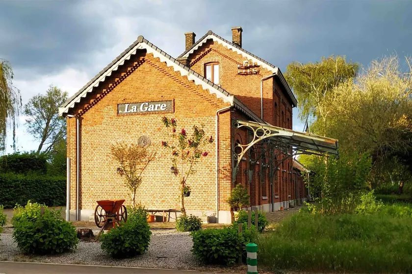 Apartment in the train station in Thorembais-saint-Trond - Image 1