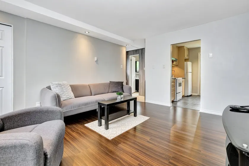 Renovated 2 Bdrm with Parking minutes to Downtown - Image 1