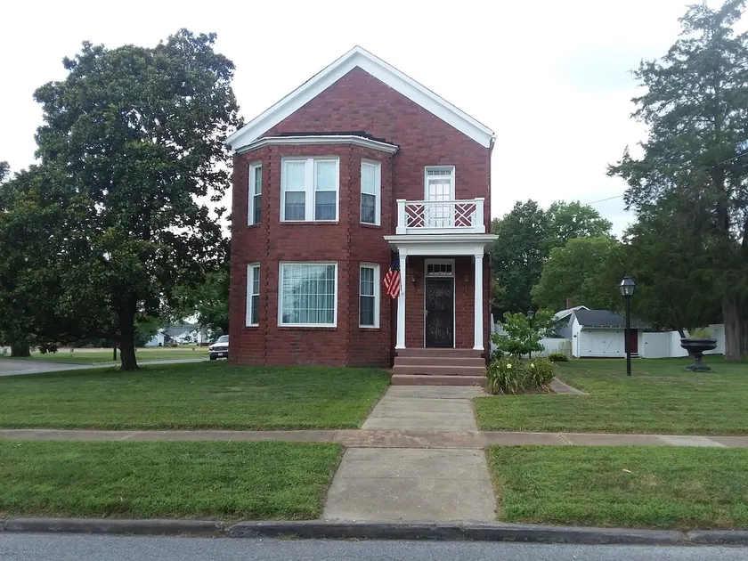 Choisser Burnett House - Vintage Charm & Comfort - Image 1