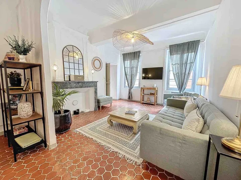 Superb apartment in the city center + Parking - Image 1