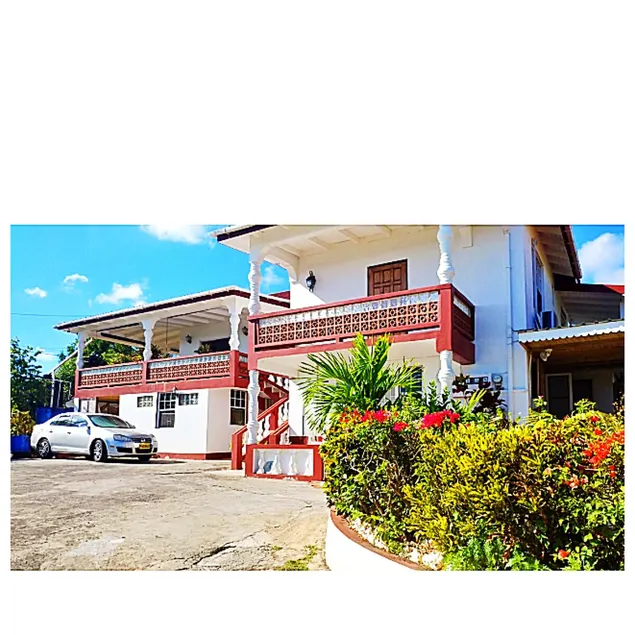 Miss Tee's ”Middle” Apartment - Image 1