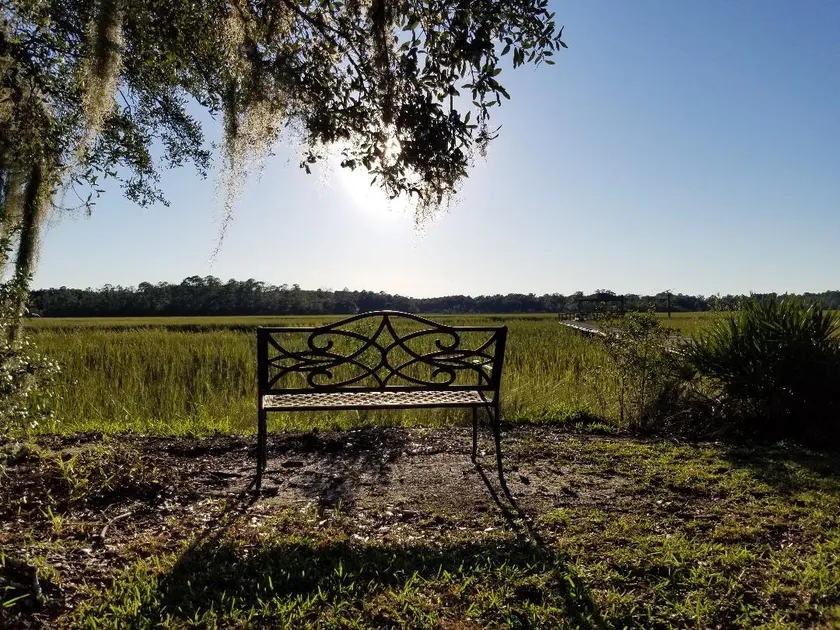 Amazing Views Await at The River Drive Cottage!! - Image 1