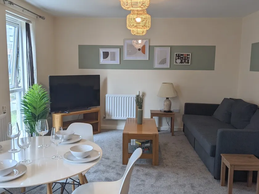Homely 2 bed duplex with a river view - Image 1