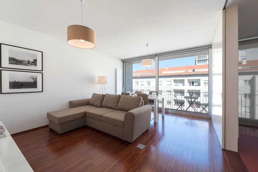 LovelyStay - Casas Brancas - Modern Apartment with Balcony & free private parking - Image 1