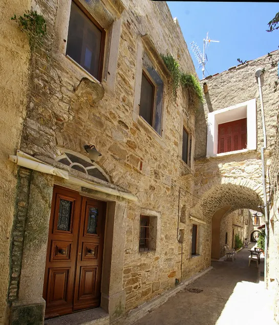 TRAVEL TO THE MIDDLE AGES - Image 1