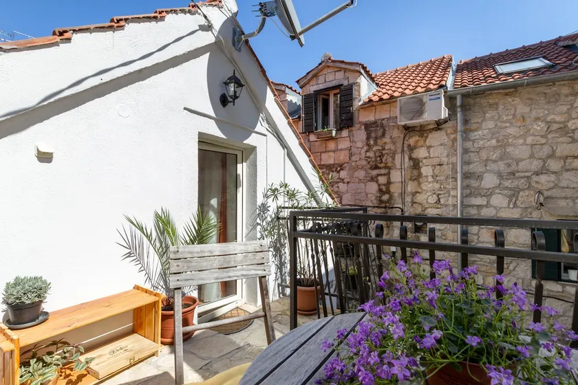 Stone house in the center of Split - Image 1