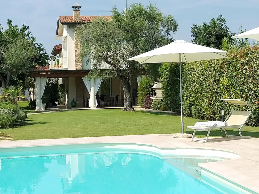 Privat Feriebolig med klimaanlæg, jacuzzi, privat pool, WIFI, TV, gårdhave, nær ved Viareggio - Image 1