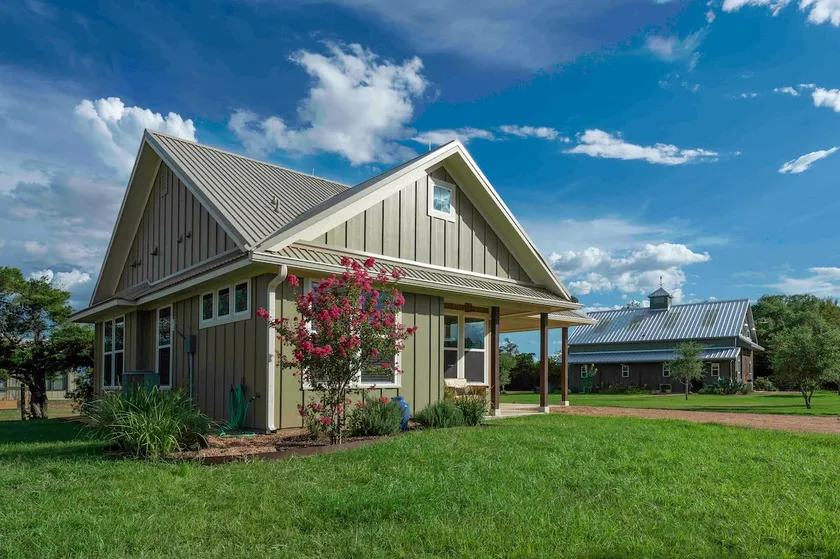 Azure Skye Haus (Guest House) - Round Top - Image 1