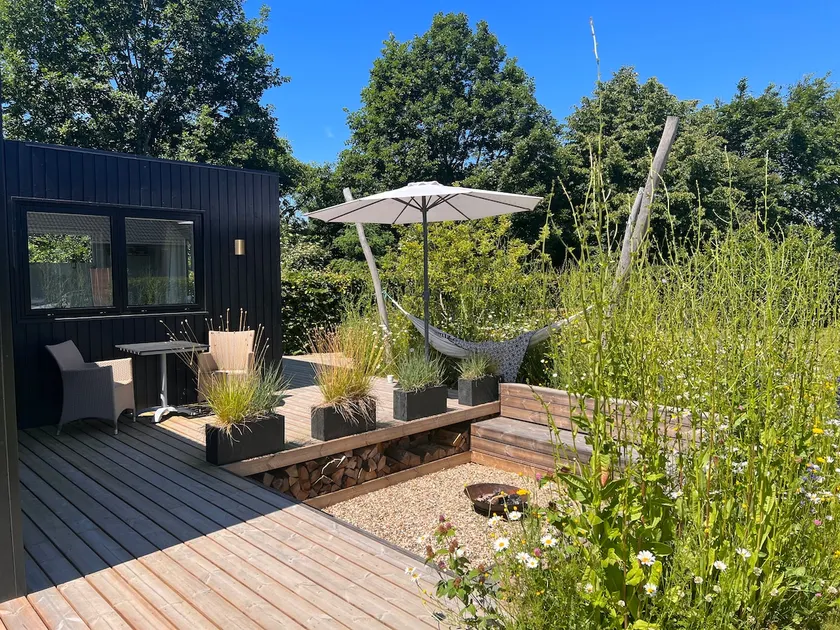 Cosy guesthouse in peaceful garden surroundings - Image 1