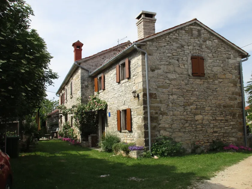Small Family Istrian house with garden - Image 1