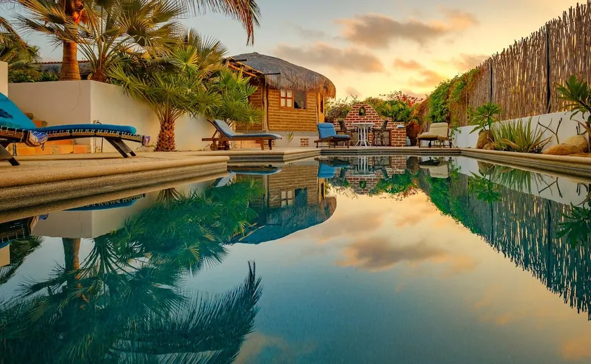 Charming & Economical 2 bedroom Pool Home - Image 1