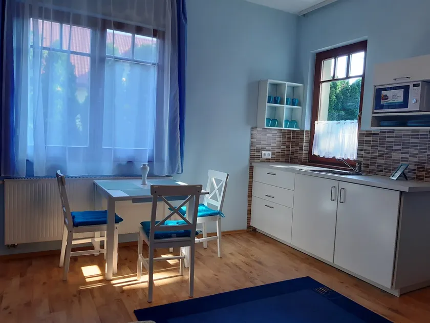House with little tropical garden - Image 1