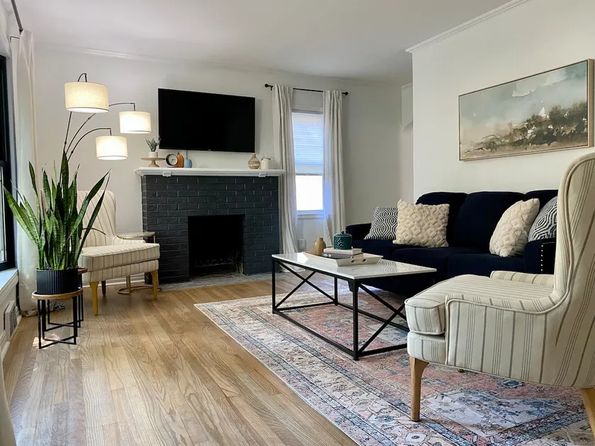 Bright & Modern 2BR House - Image 1