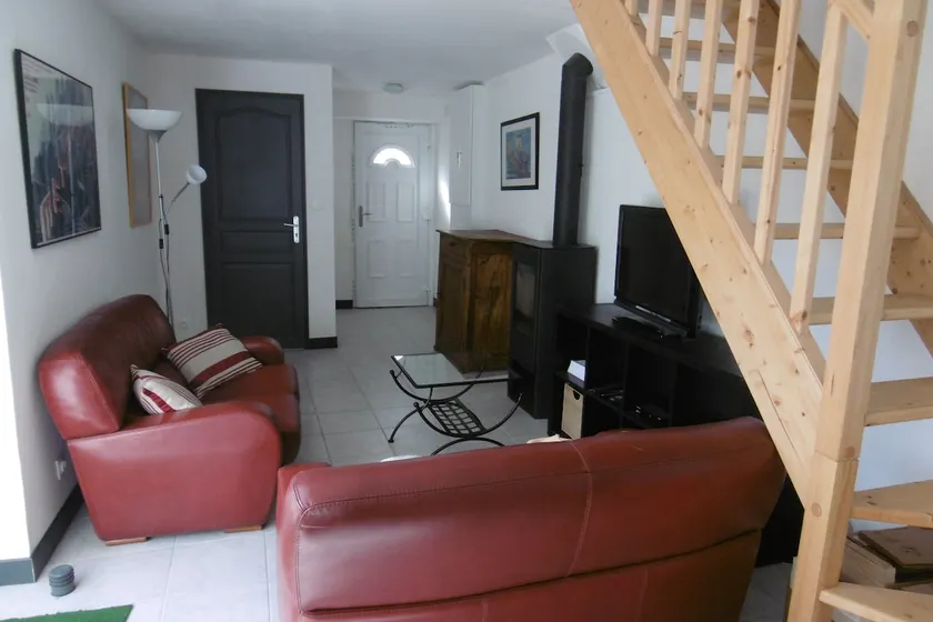Completely renovated house - Image 1