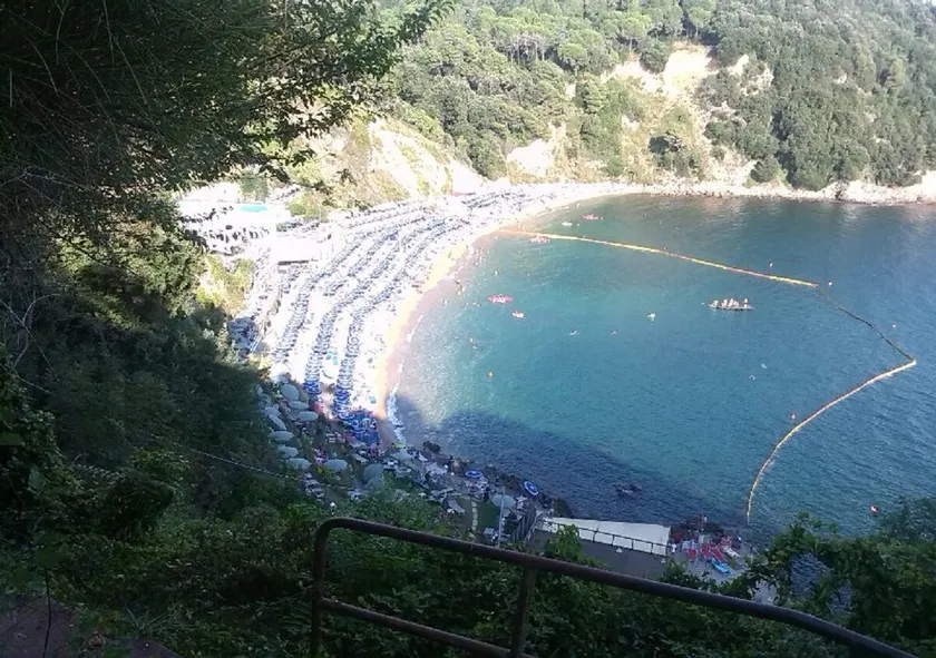 A stone's throw from the BLUE BAY and LERICI GREENERY - Image 1