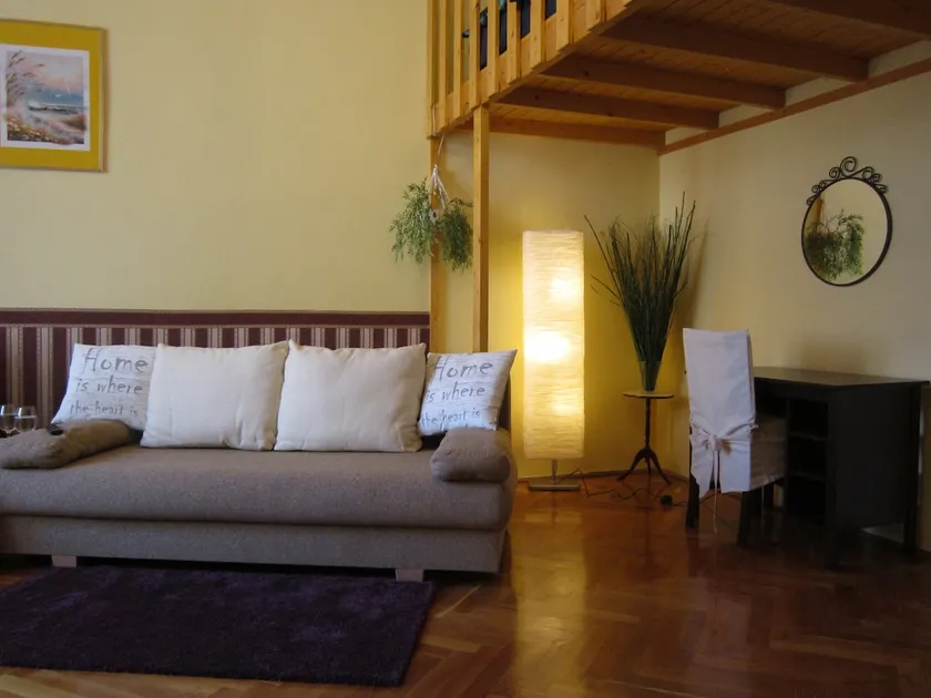 Sweet Downtown Home with AirCo - Image 1