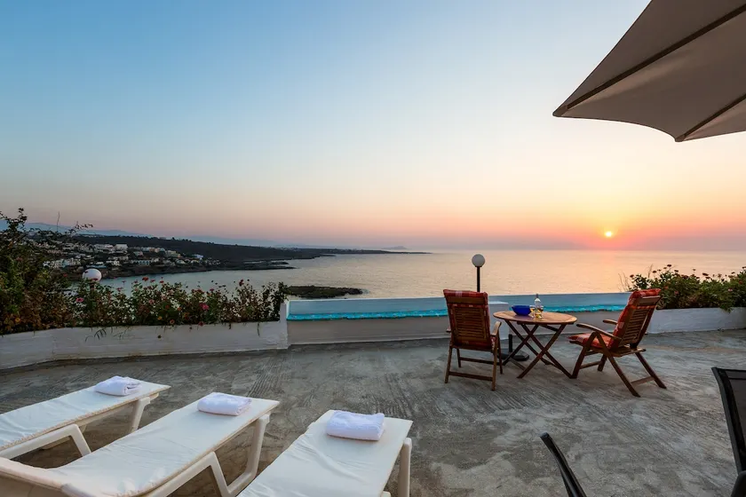 Beachside Villa: Sunset View & 25m long Pool Bliss - Image 1