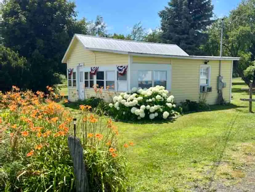 Charming Orchard Cottage on Lake Champlain Islands - Image 1