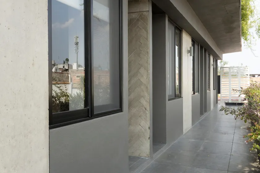 Centrally located triple apartment with terrace - Image 1