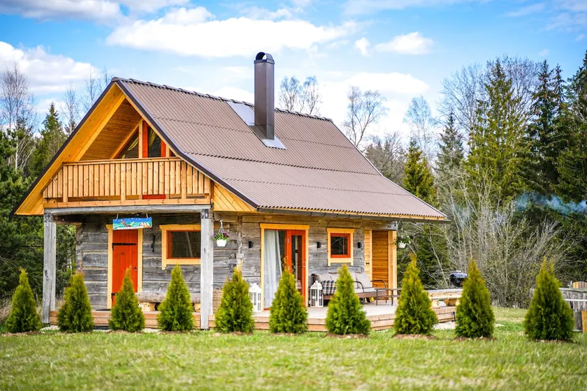 Private riverside sauna house with hot tub - Image 1