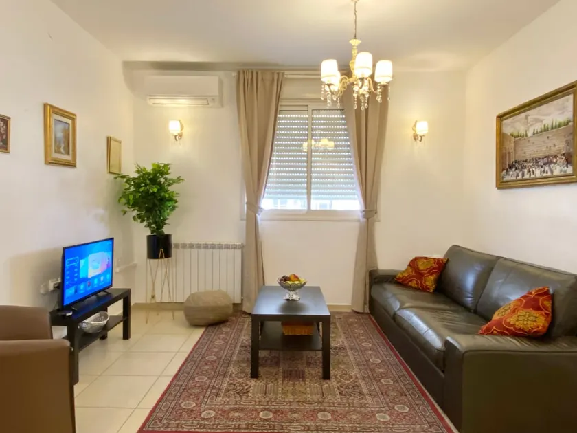 Cozy 3BR Givat Shaul balcony Apt with Lifta view - Image 1