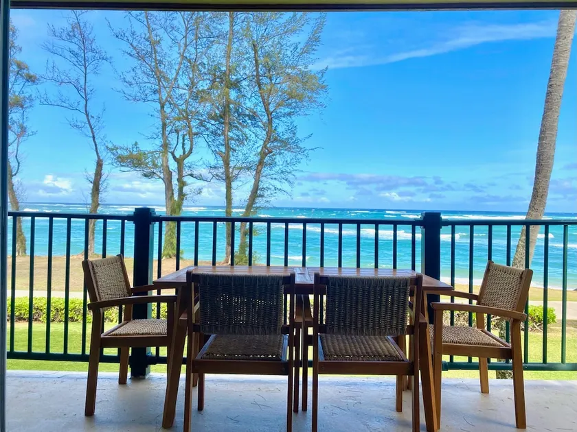 *Beachfront!* Corner Oceanview Condo w/ AC! - Image 1