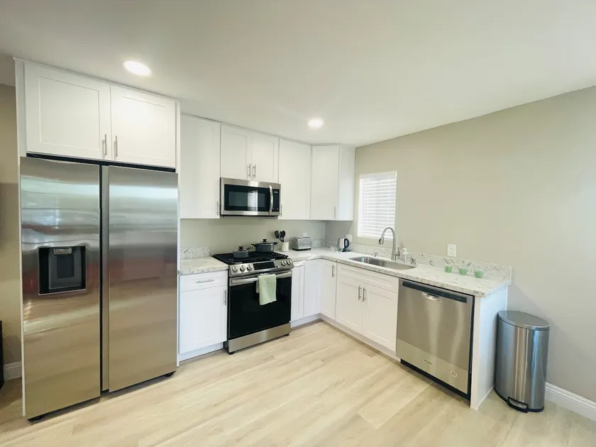 ST 2 Cute & Cozy Apartment by Disneyland & Beaches - Image 1