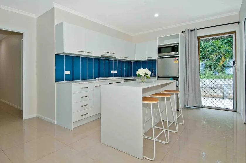 Adorable 2 bedroom guest house with pool access - Image 1