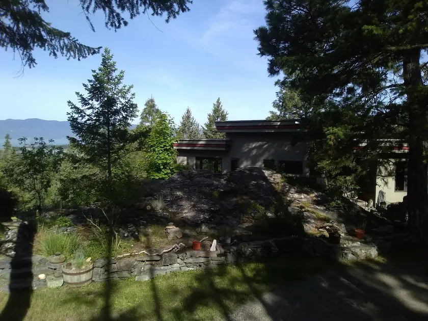 Private Lake-view Retreat - Image 1
