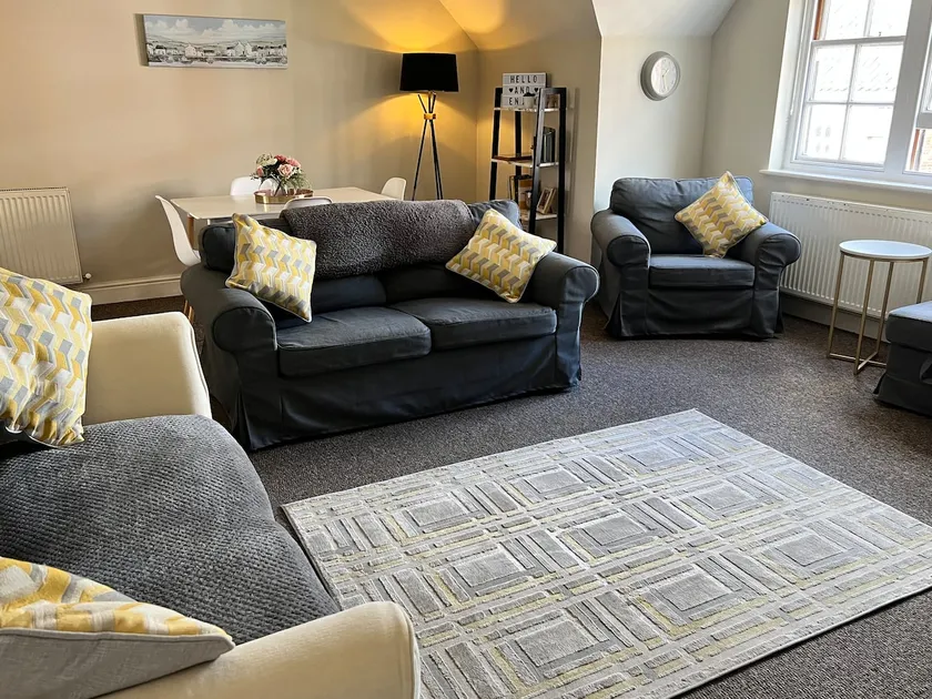 Stylish -2 Bed -Heart of the City - Parking- Wi-fi- Award Winning- Grade II Listed - Image 1