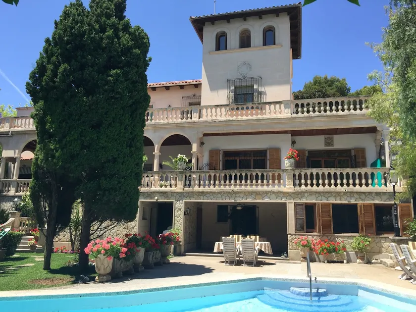 Villa i centrum af Palma med pool og have - Image 1