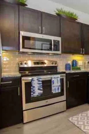 Amazing 1 Bedroom in Midtown! - Image 1