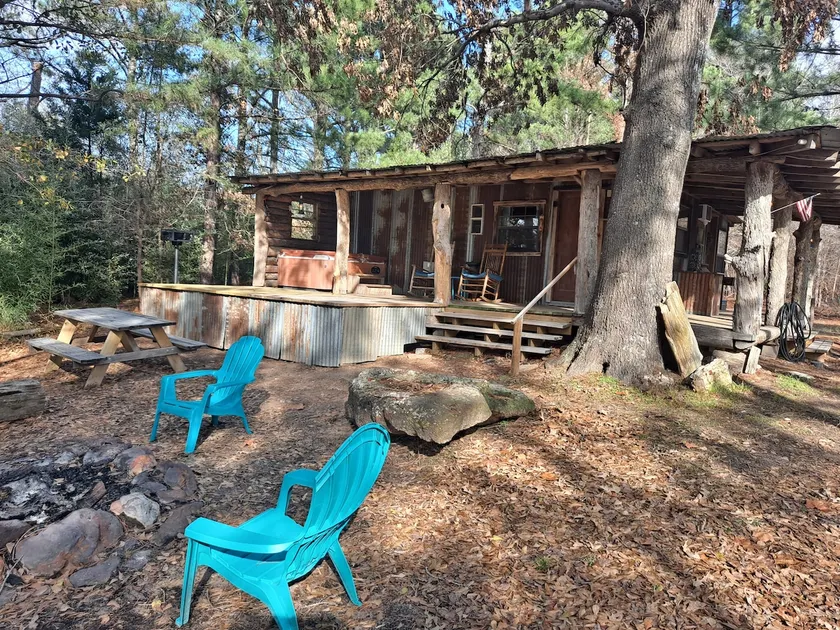 CiCi's Rustic Cabin at Bluegill Lake Cabins - Image 1
