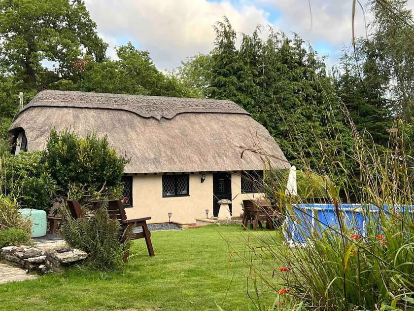 Stag Cottage New Forest Romantic Hideaway - Image 1