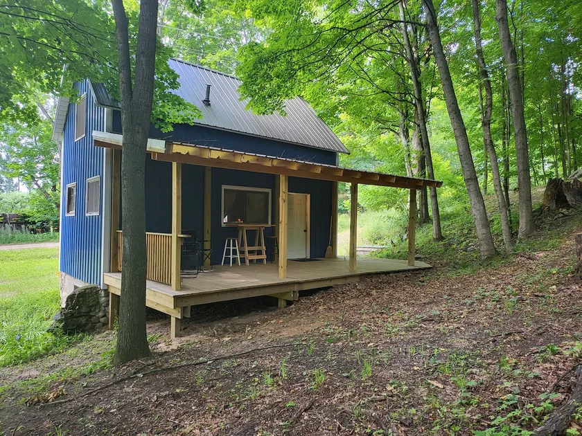 Rickard Cottage: Comfy and easy, near Silver Lake - Image 1