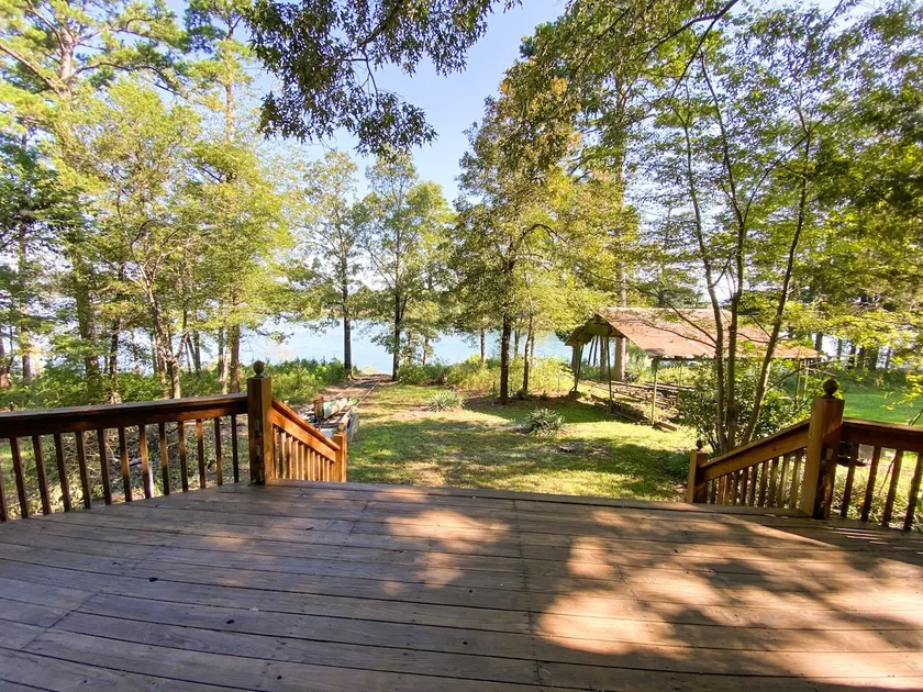 Flo’s Lakefront Escape...right on the water - Image 1