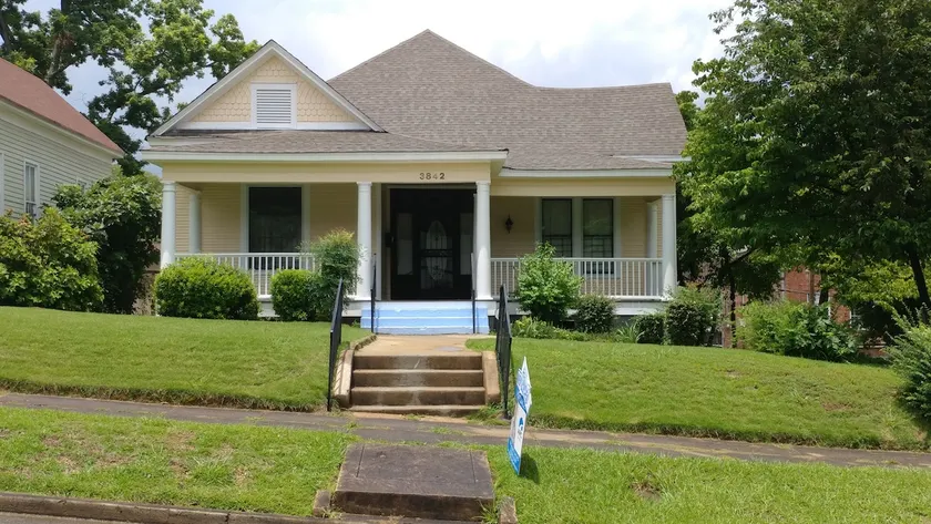 House for Lakeview and Avondale living. - Image 1