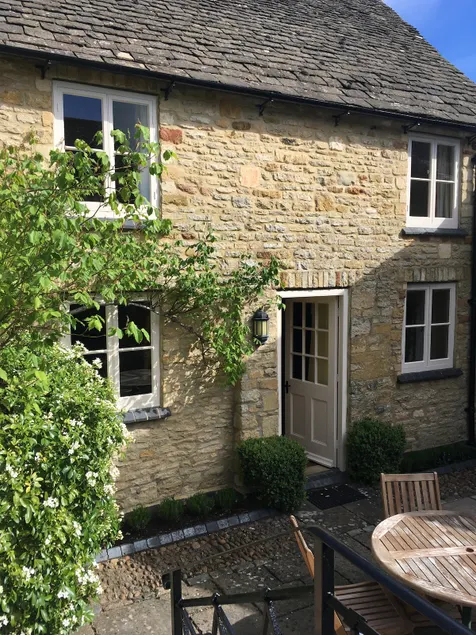 A secret hideaway in the heart of Stow on the Wold - Image 1