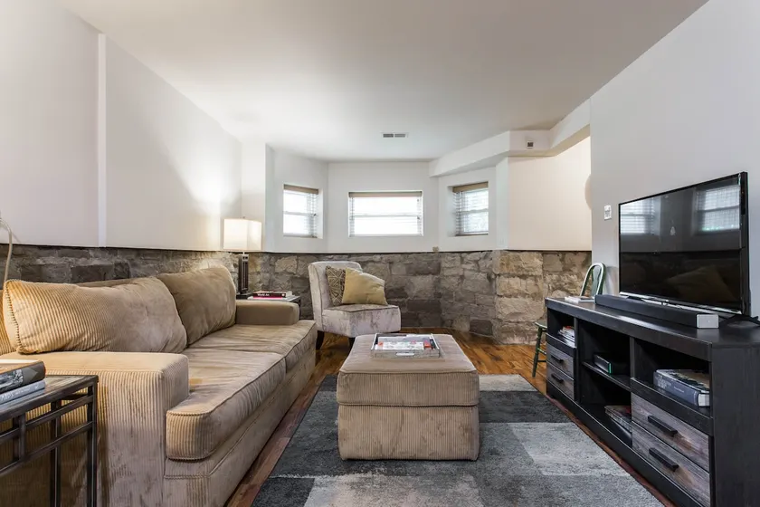 A Stones Throw from U Chicago South Campus! - Image 1