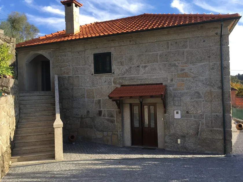 Casa da ramada em pleno centro do Minho a 8 km da vila do GERÊS. - Image 1